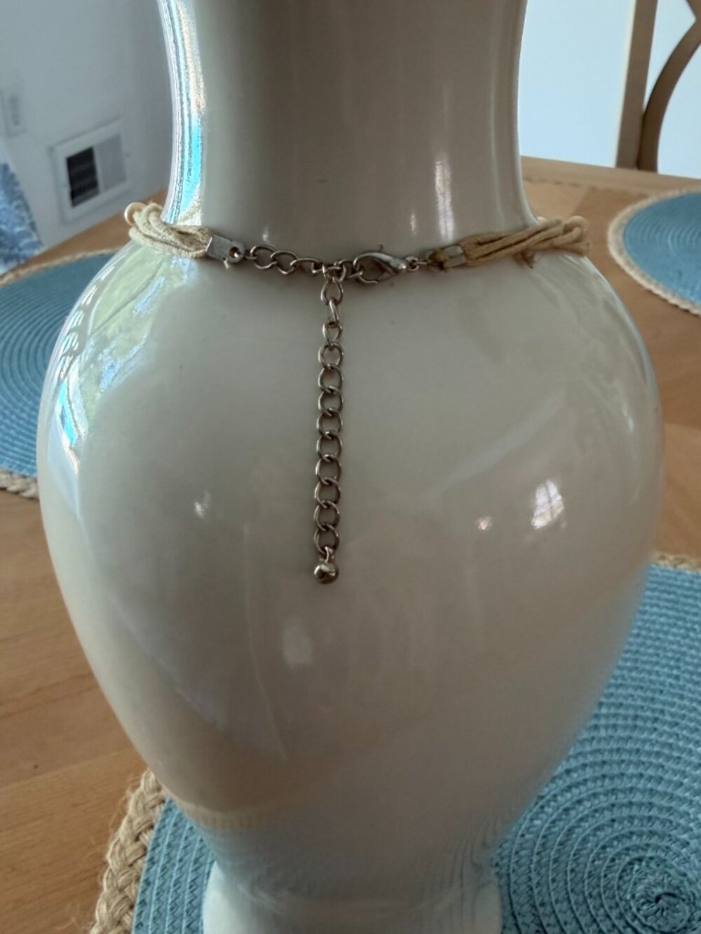 Neckless - Picture 2 of 2